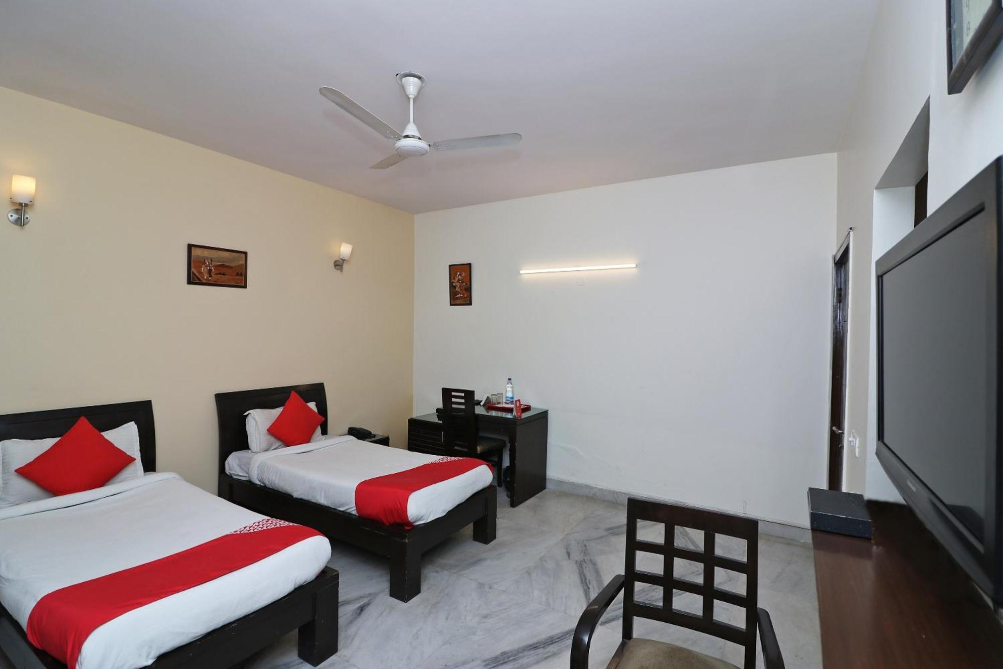 Hotel O Aravali Residency Gurgáon Kültér fotó