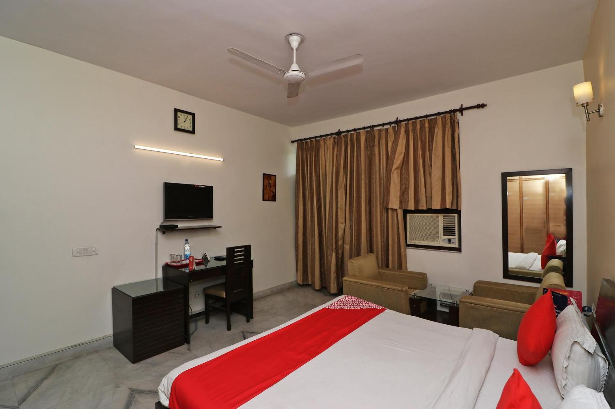 Hotel O Aravali Residency Gurgáon Kültér fotó